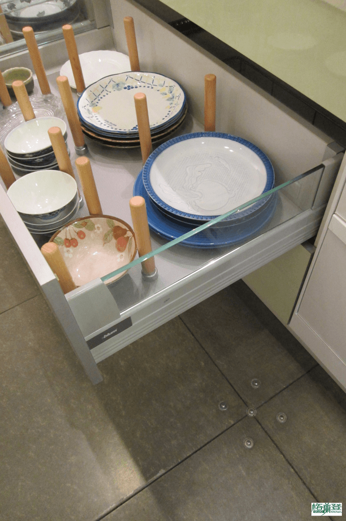 格蘭登廚具 現代極簡系列 新竹作品 抽屜玻璃隔牆